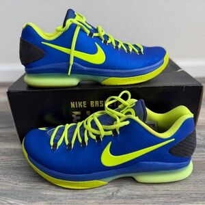 Nike KD 5 Elite "Superhero" basketball sneaker in the Hyper Blue/Volt-Blackened